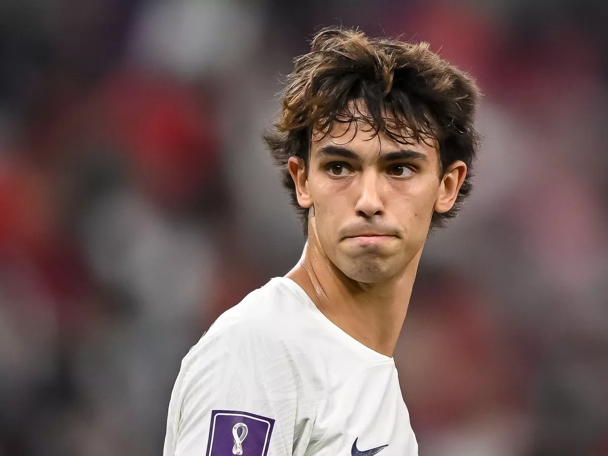 Thị Trường Chuyển Nhượng Bóng Đá: Căng Thẳng Cuối Ngày Hạn Chót